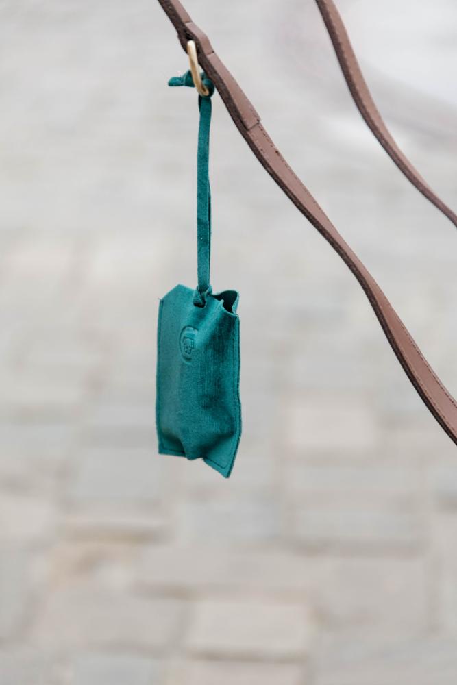 KENTUCKY® DOGWEAR Hundekotbeutelhalter aus Samt, smaragdgrün