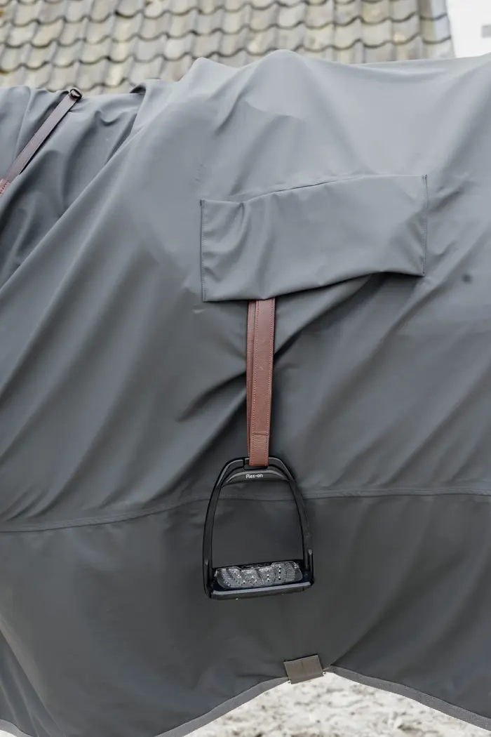 KENTUCKY® HORSEWEAR Regendecke Hurricane mit Steigbügelöffnung, grau