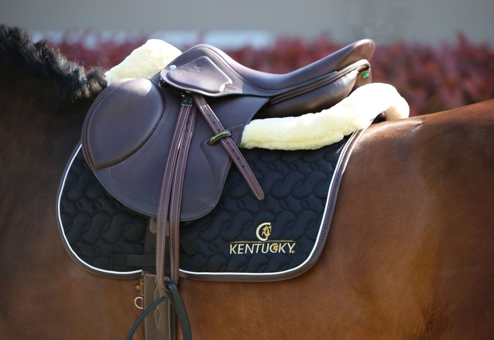 KENTUCKY® HORSEWEAR Schaffell Sattelpad Anatomic Absorb, natur