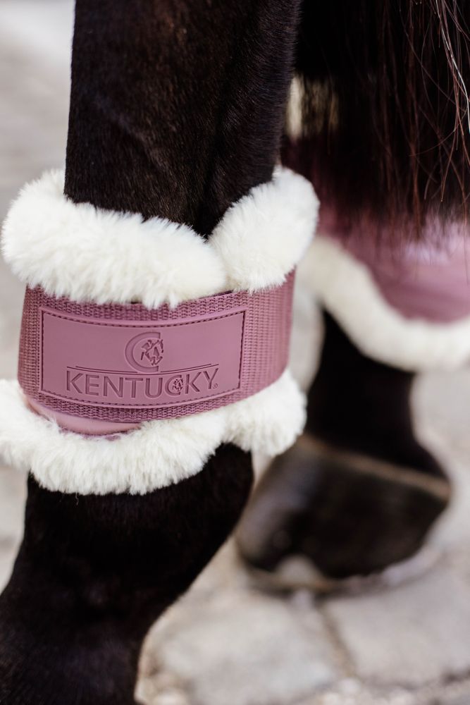 KENTUCKY® HORSEWEAR vegane Lammfell-Streichkappe Young Horse, altrosa