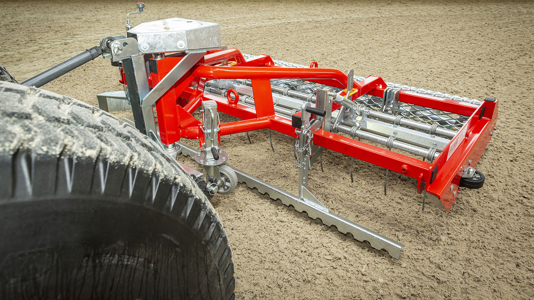 KNEILMANN® Reitbahnplaner Typ 5 Premium mit Quad-Anhängung, Schwenkachse mechanisch
