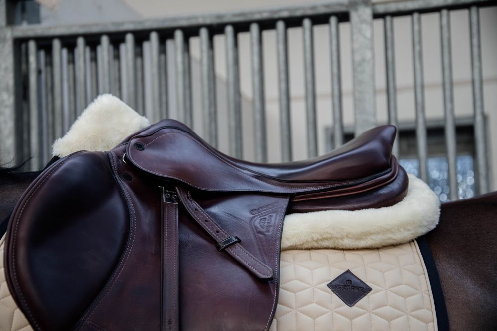 KENTUCKY® HORSEWEAR Schaffell Sattelpad Impact Equalizer
