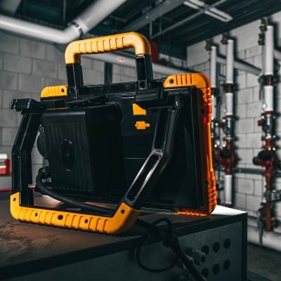 SHADA 18 V Arbeitsleuchte für Elektrowerkzeug - 47 W 5.500 lm 5.000 K
