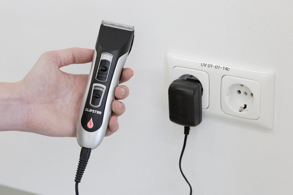 CLIPSTER Akkuschermaschine DropiX mit Scherkopf