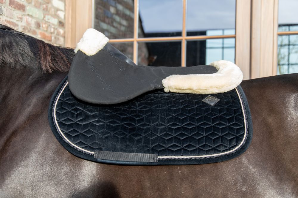 KENTUCKY® HORSEWEAR Schaffell Sattelpad Impact Equalizer