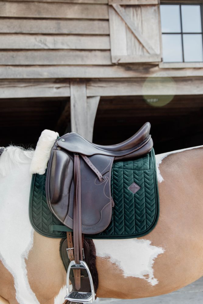 KENTUCKY® HORSEWEAR Skin Friendly Schabracke Velvet Dressur, tannengrün