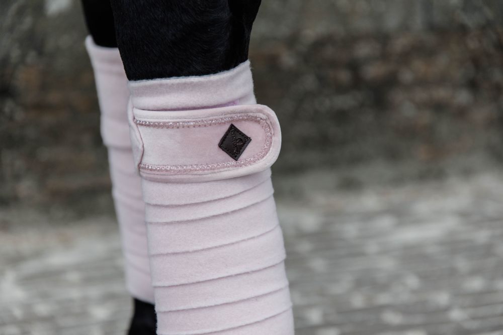 KENTUCKY® HORSEWEAR Fleece-Bandagen Velvet Pearls, 4er-Set, zartes rosa