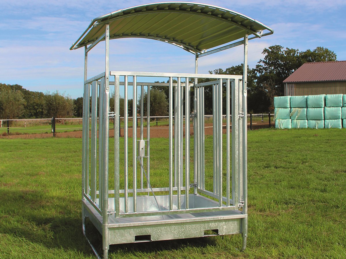 GROWI® Heuraufe Kompakt mit Dach und Senkrechtfressgitter