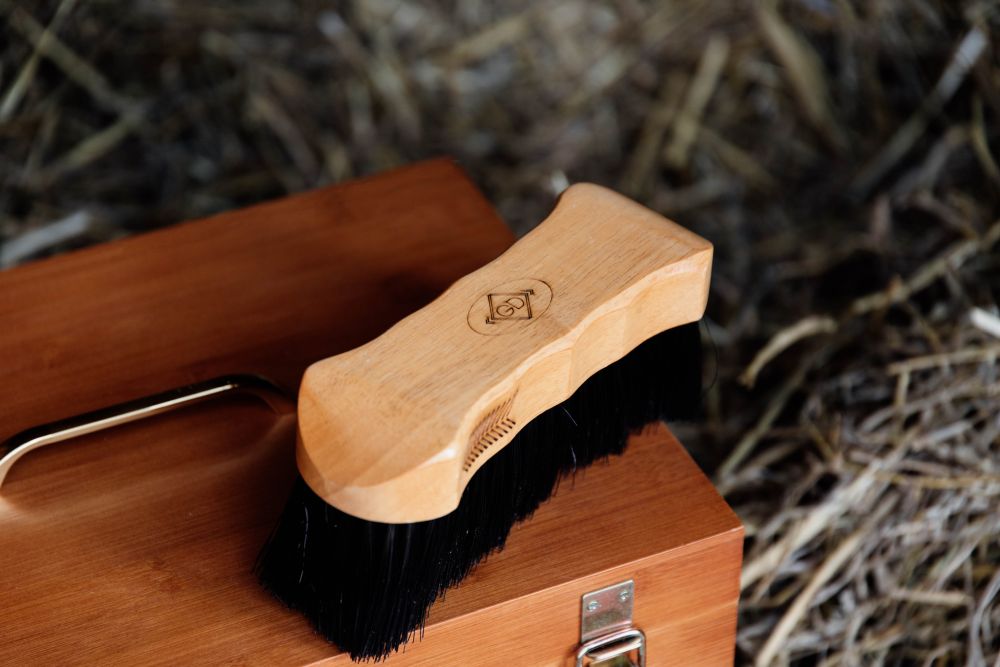 KENTUCKY® GROOMING DELUXE Body Brush Middle Hard