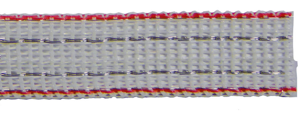 SuperLine SuperLine Weidezaunband in weiß mit roten Kanten und eingewebten Leitern aus Edelstahl in Nahaufnahme.