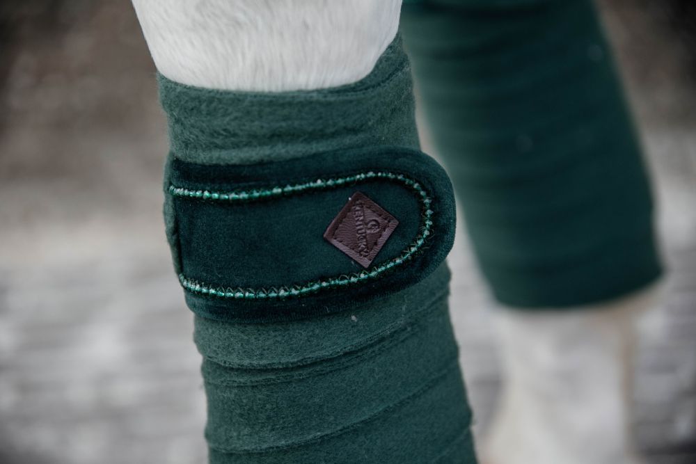 KENTUCKY® HORSEWEAR Fleece-Bandagen Velvet Pearls, 4er-Set, pinien-grün