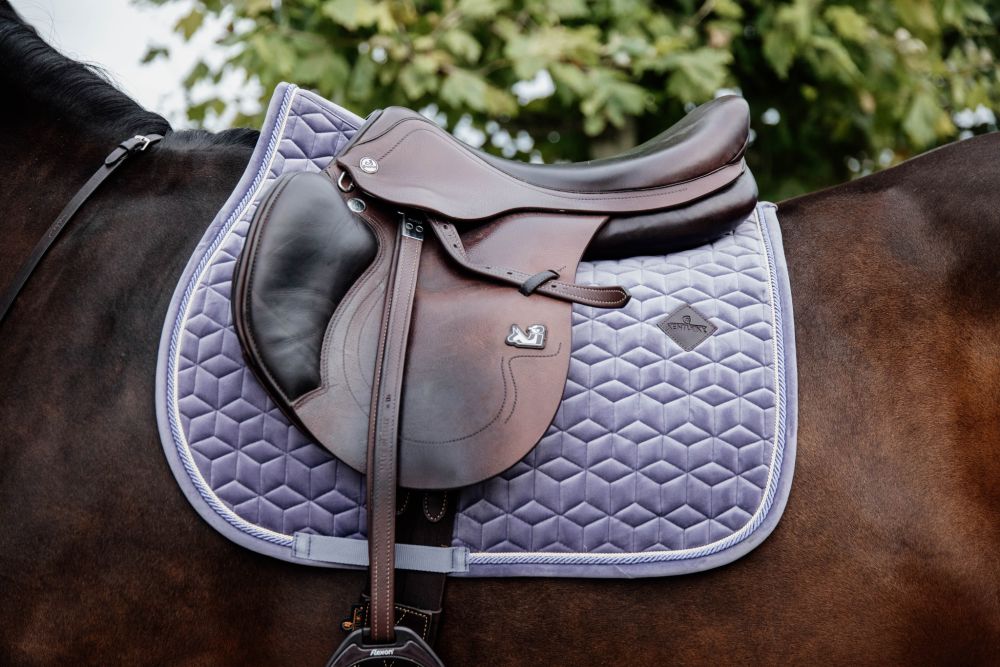 KENTUCKY® HORSEWEAR Schabracke Velvet Springen, lila