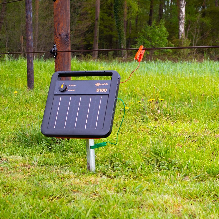 GALLAGHER S100 Solar-Weidezaungerät mit Akku und Ständer