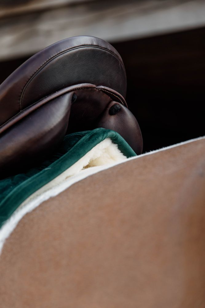 KENTUCKY® HORSEWEAR Skin Friendly Schabracke Velvet Dressur, tannengrün