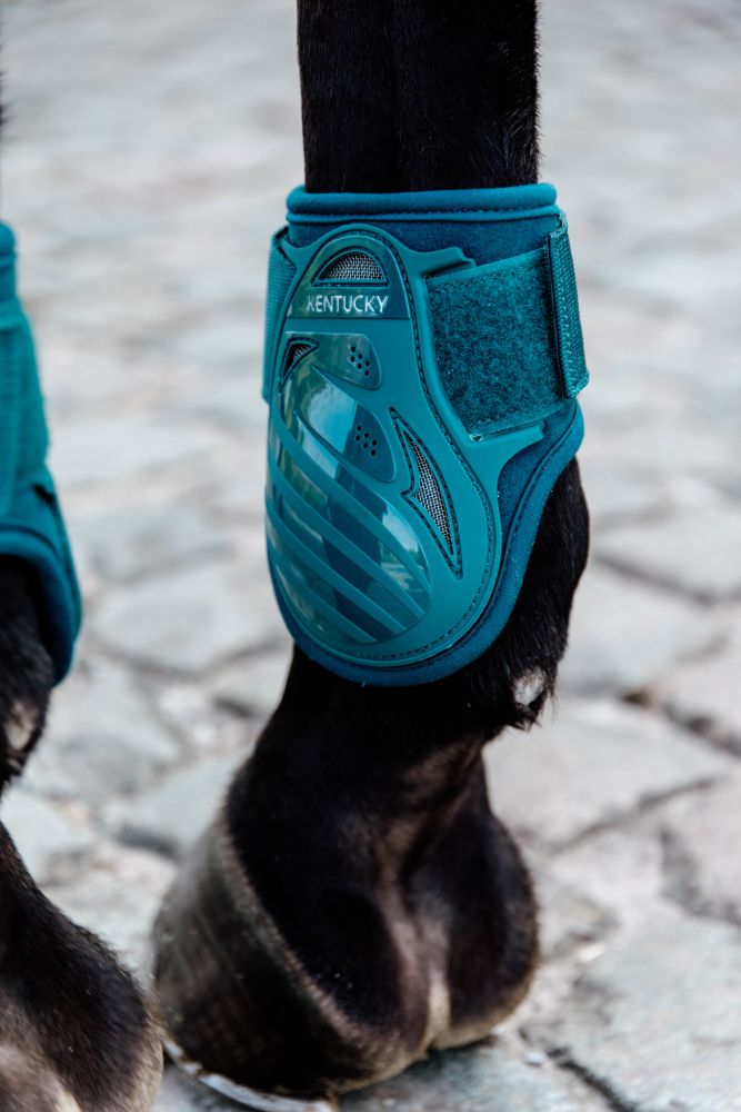 KENTUCKY® HORSEWEAR Streichkappe Young Horse, smaragdgrün
