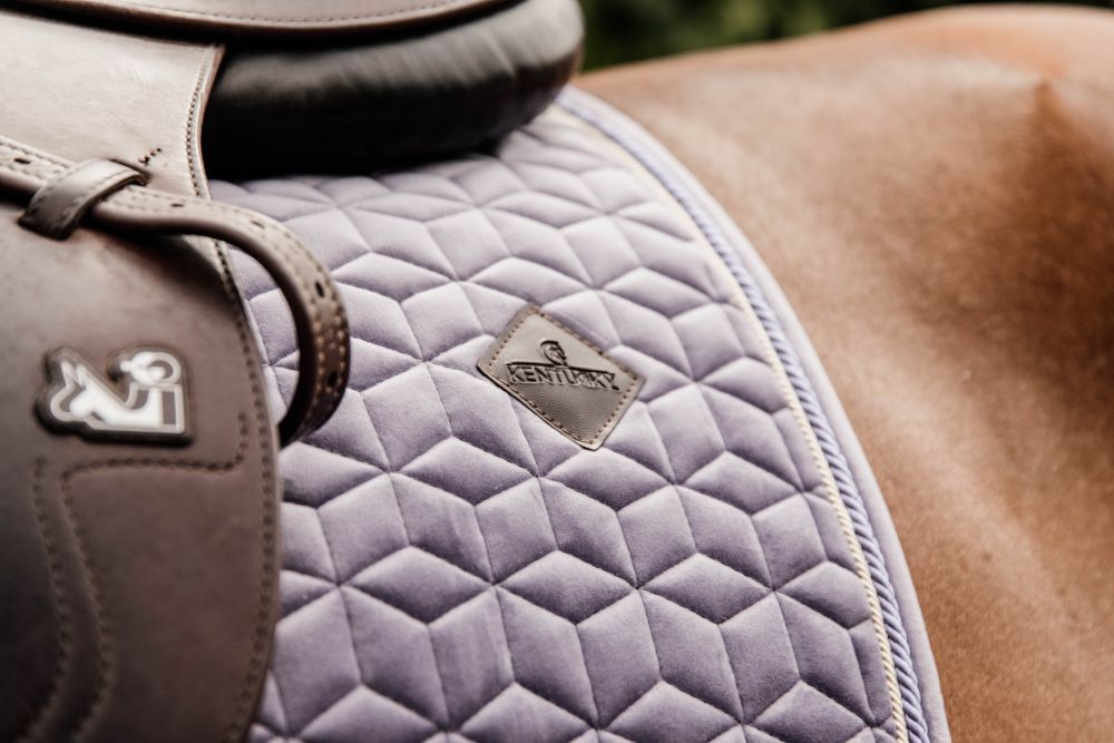KENTUCKY® HORSEWEAR Schabracke Velvet Springen, lila