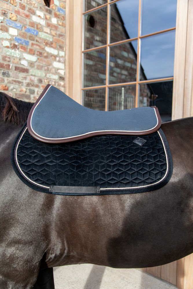 KENTUCKY® HORSEWEAR Sattelpad Anatomic Absorb, marine/weiß/braun