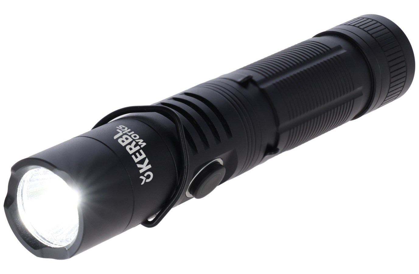 KERBL LED-Taschenlampe FlexFire 1000 in Schwarz mit Metallgehäuse, geriffeltem Griff und eingeschaltetem Licht