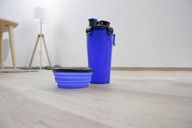 KERBL Futter- und Wasserbehälter 2x350ml, inkl. Reisenapf, blau