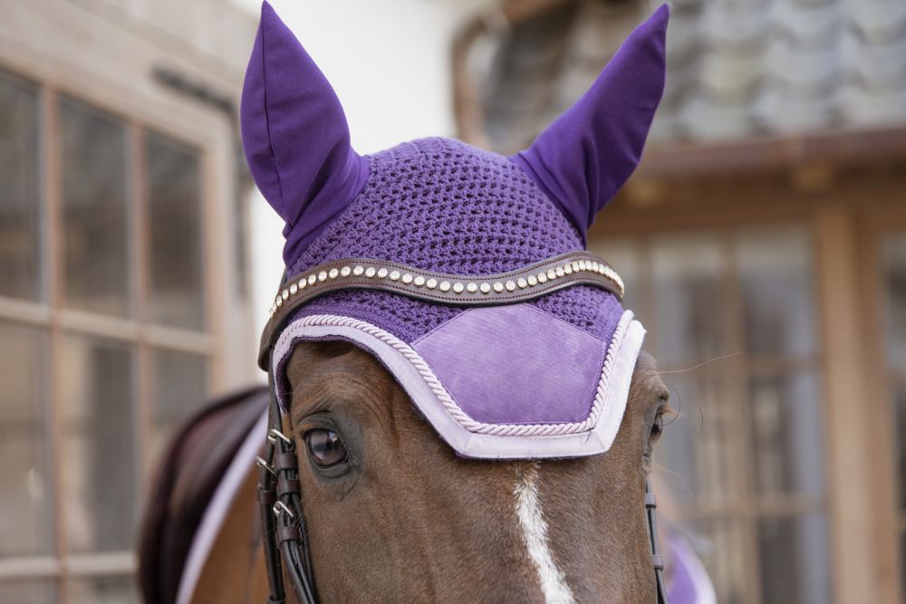 KENTUCKY® HORSEWEAR Fliegenhaube Wellington Velvet Contrast, königliches violett