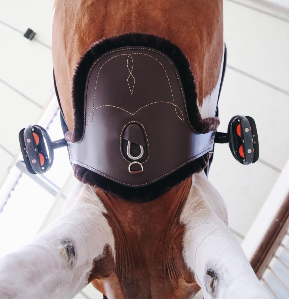KENTUCKY® HORSEWEAR Schaffell-Gurtschoner für Stollengurt, braun