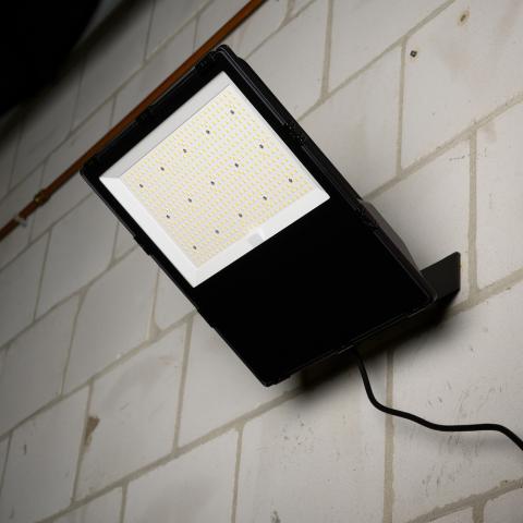 SHADA Strahler - 200 W 32000 lm 4000 K IP66 - CREE LED - Sosen Netzteil