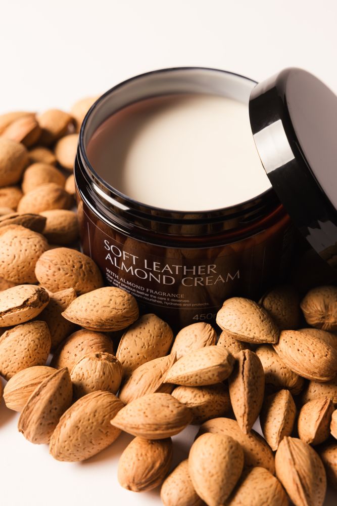 KENTUCKY® GROOMING DELUXE weiche Ledercreme mit Mandelöl