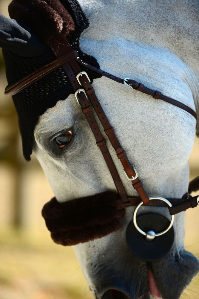 KENTUCKY® HORSEWEAR Schaffell-Nasenriemenschoner, schwarz