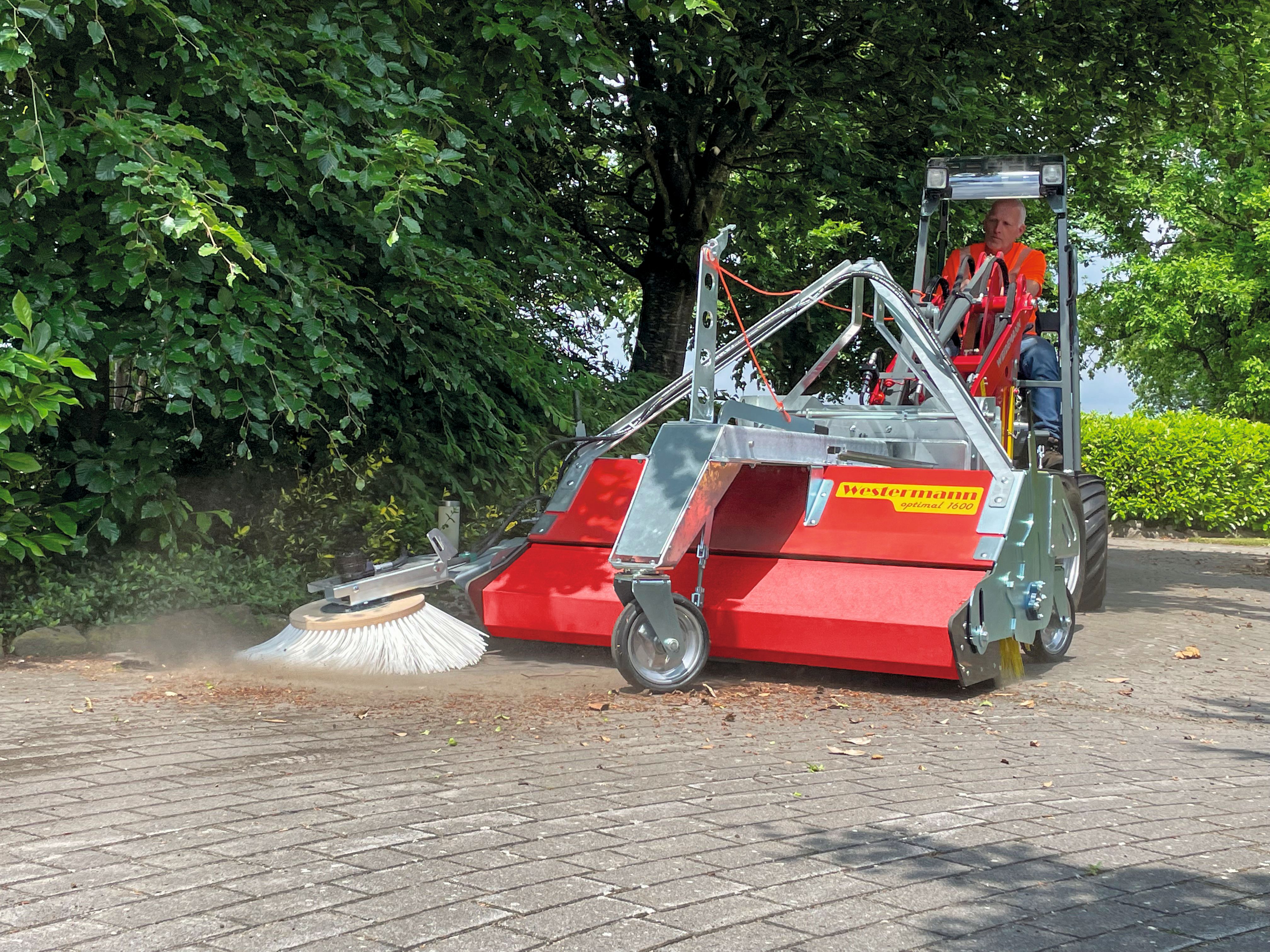 WESTERMANN Anbaukehrmaschine "Optimal" 1600 "Front"