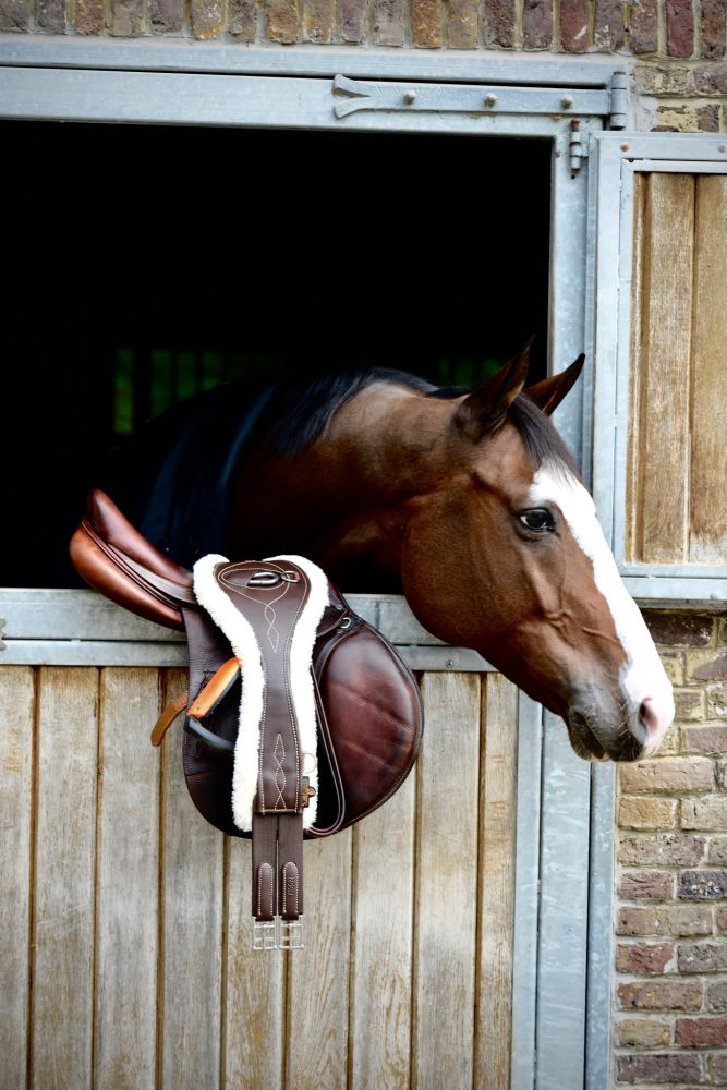 KENTUCKY® HORSEWEAR Lammfell Gurt Anatomic, braun