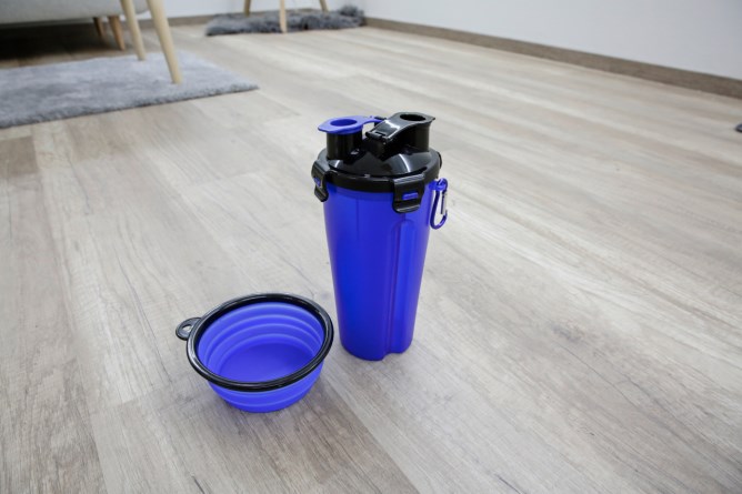 KERBL Futter- und Wasserbehälter 2x350ml, inkl. Reisenapf, blau