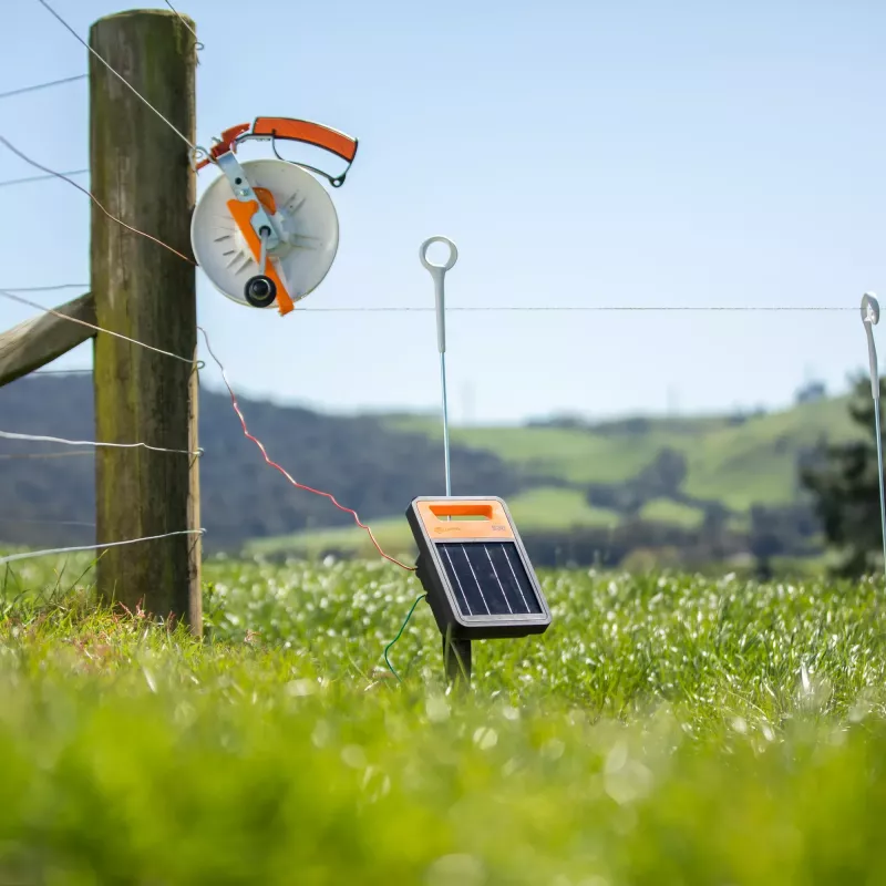GALLAGHER S30 Solar-Weidezaungerät mit Lithium-Batterie