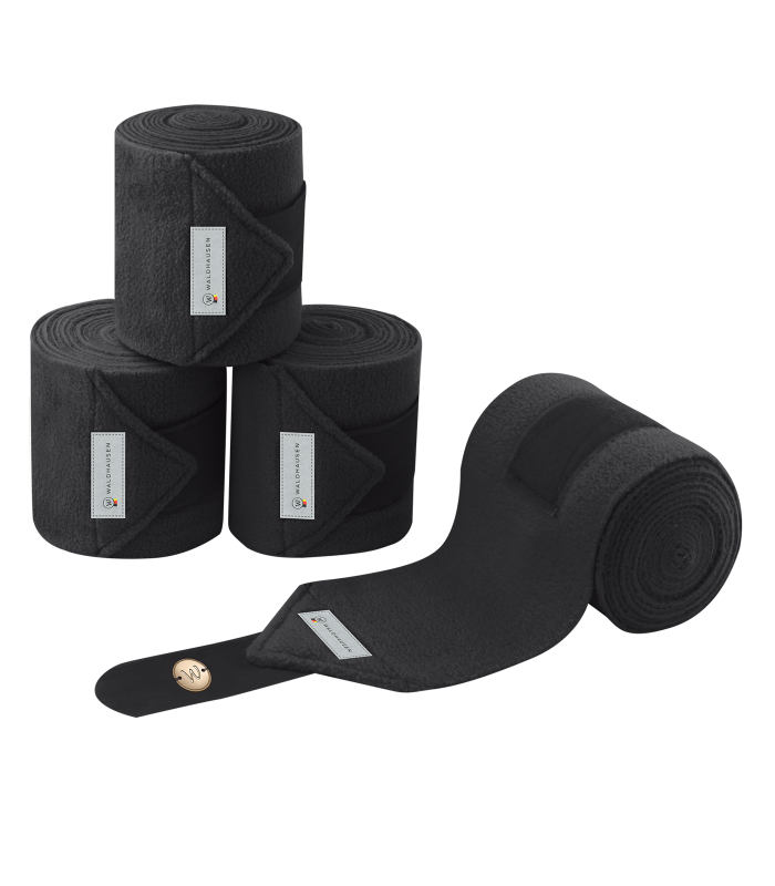 Schwarze WALDHAUSEN Fleecebandagen Modern Ros im 4er-Set aus weichem Fleece, eine Rolle ist abgewickelt.