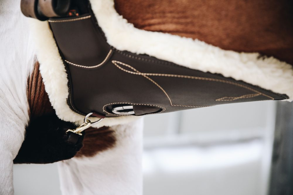 KENTUCKY® HORSEWEAR Lammfell Stollen-Kurzgurt 