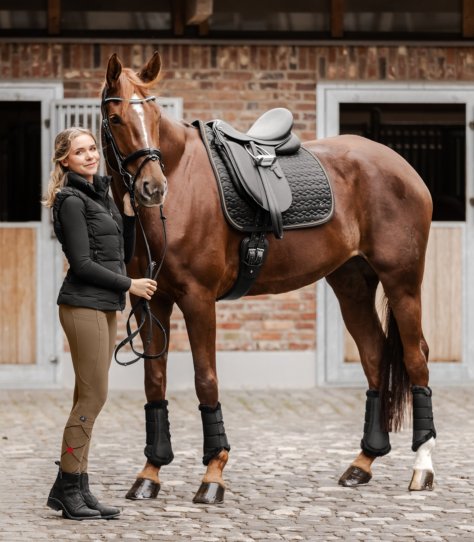 WALDHAUSEN Schabracke Philadelphia Dressur, schwarz