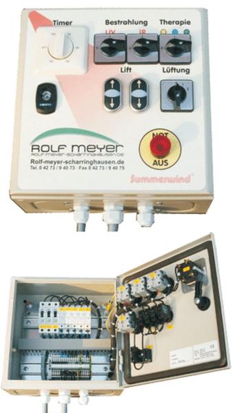 Steuerungskasten für Therapiegeräte in geschlossener und geöffneter Ansicht mit Bedienfeld und interner Elektronik.