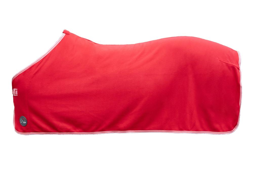 Rote HKM Abschwitzdecke Alaska aus weichem Fleecematerial mit einer weiß-roten Zierkordel am Saum.