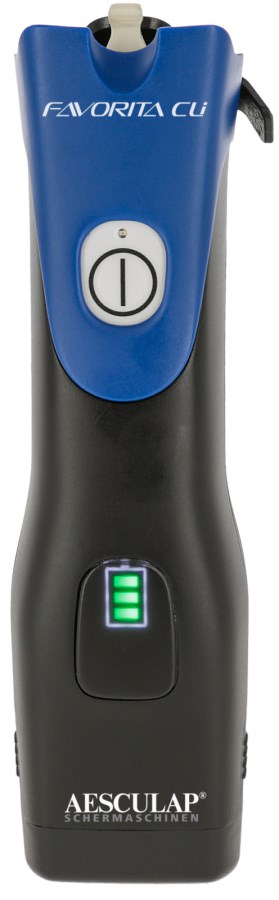 Frontansicht der AESCULAP Akkuschermaschine Favorita CLi in Blau und Schwarz, ohne Scherkopf mit Akku-Ladestandsanzeige.