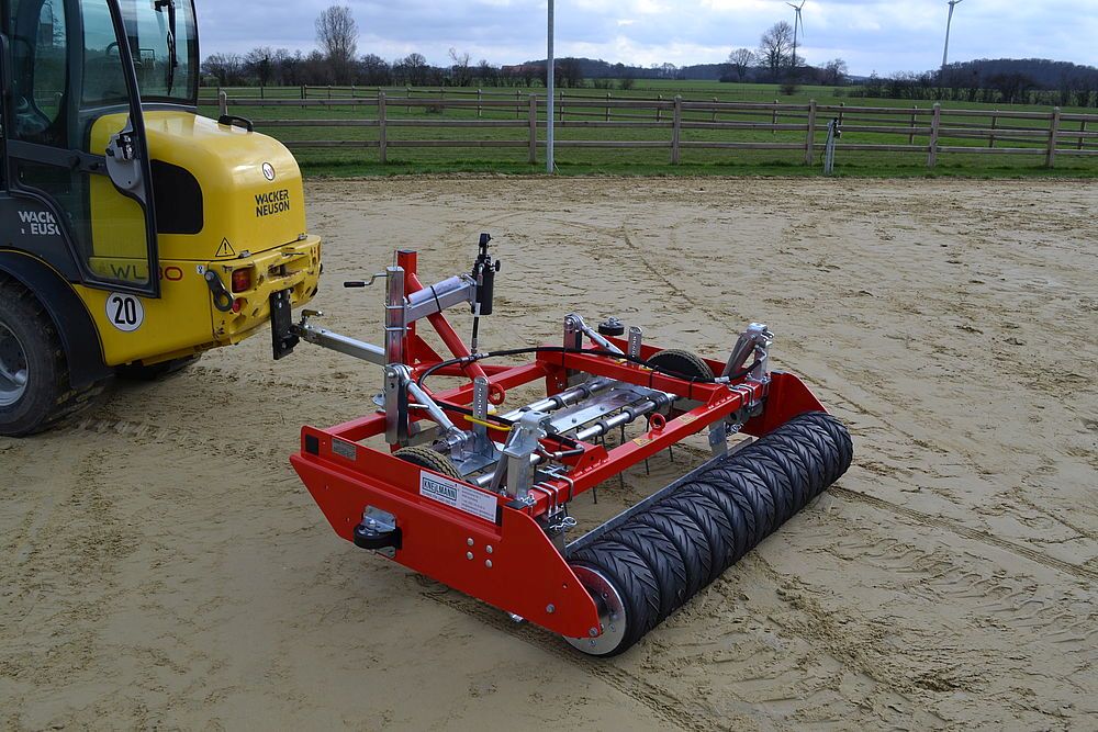 KNEILMANN® Reitbahnplaner Typ 4 Xpert für Schlepperanbau KAT 1/2