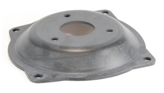 SUEVIA Ersatz-Membrane für die Weidepumpe Mod. 545 aus schwarzem Gummi mit gewölbter Form und Montagelöchern.