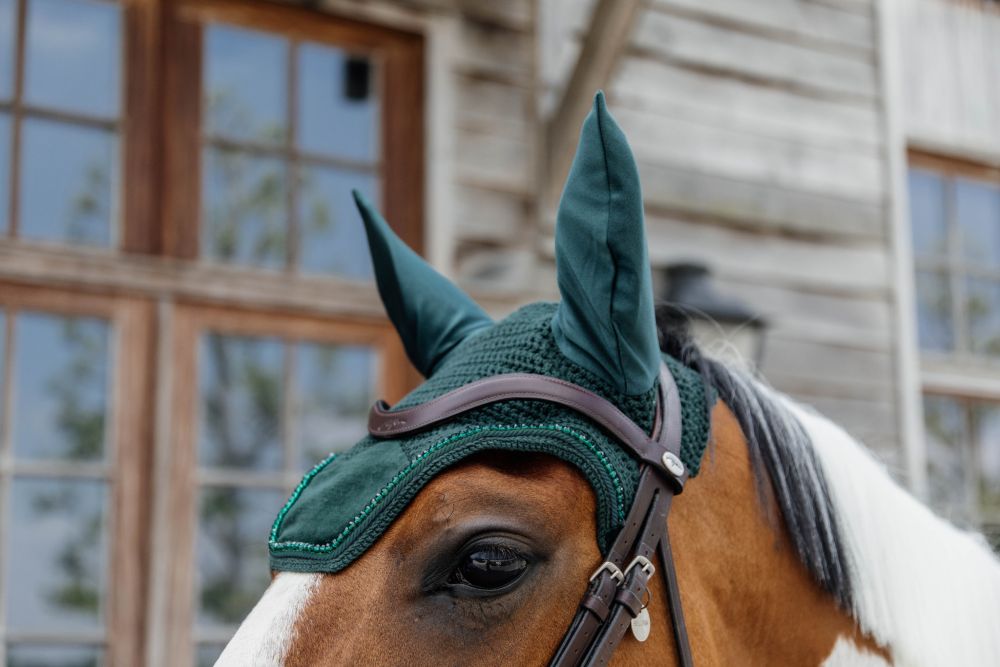 KENTUCKY® HORSEWEAR Fliegenhaube Wellington Velvet Pearls, pinien-grün