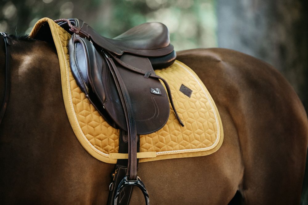 KENTUCKY® HORSEWEAR Schabracke Velvet Springen, senfgelb