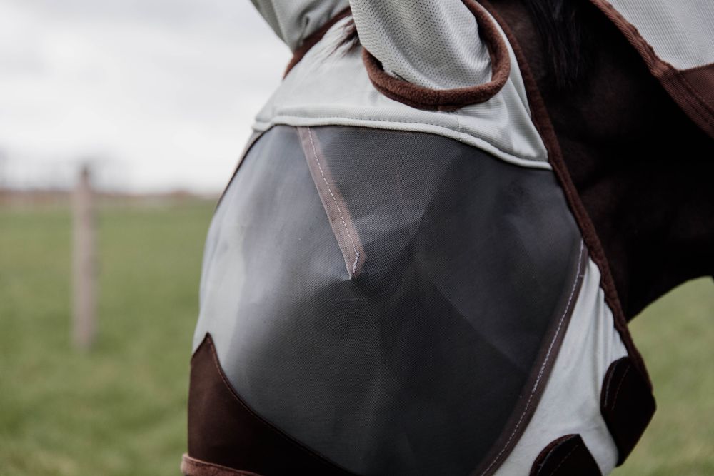 KENTUCKY® HORSEWEAR Fliegenmaske Classic mit Ohren, silber