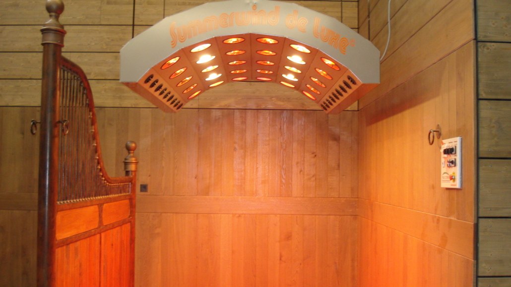 SUMMERWIND Pferdesolarium de Luxe mit Steuerungskasten und Lift
