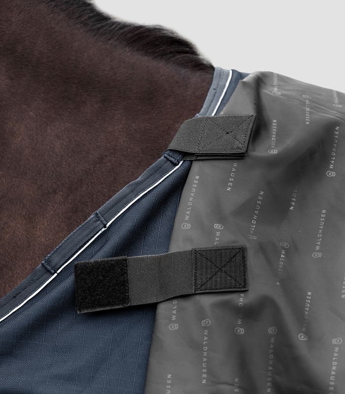 SCANDIC MultiLayer Outdoordecke in Nachtblau mit Klettverschlüssen am Widerrist zur Befestigung eines Halsteils