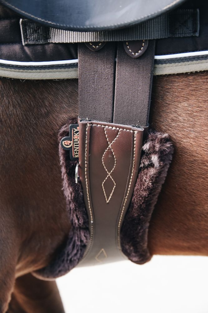 KENTUCKY® HORSEWEAR Schaffell-Gurtschoner für Gurt Anatomic, braun