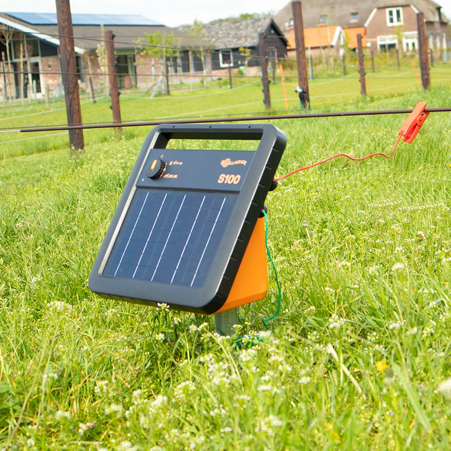 GALLAGHER S100 Solar-Weidezaungerät mit Akku und Ständer