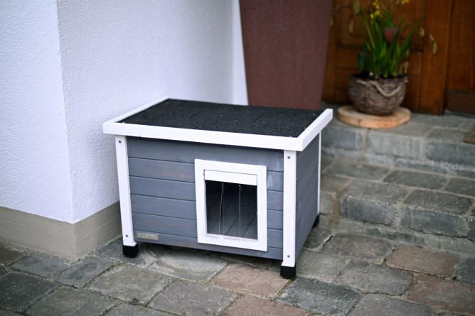KERBL Katzenhaus Rustica 57x45x43cm (weiß/grau)
