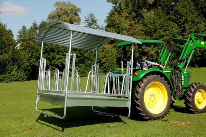 KERBL Viereckraufe Standard mit Palisadenfressgitter für Pferde und Rinder