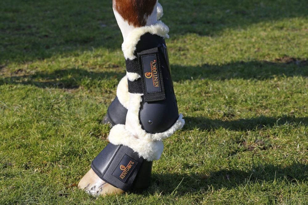 KENTUCKY® HORSEWEAR Schaffell-Hufglocken Leder, schwarz/natur